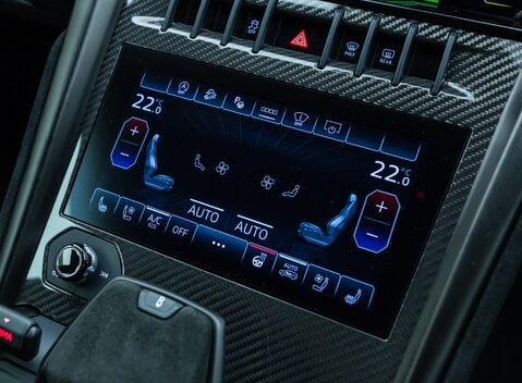 Lamborghini Urus PERFORMANTE 25