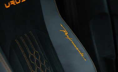 Lamborghini Urus PERFORMANTE 16