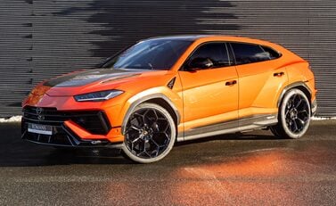 Lamborghini Urus PERFORMANTE 2