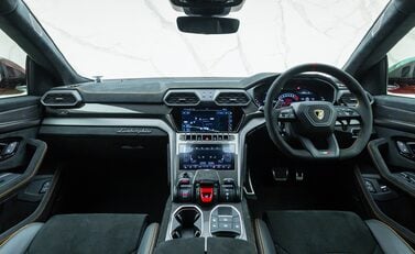 Lamborghini Urus PERFORMANTE 21