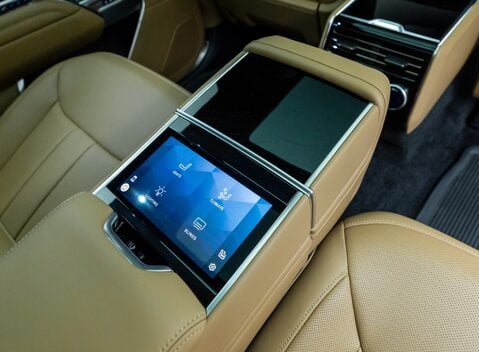 Land Rover Range Rover P440e AUTOBIOGRAPHY LWB 19