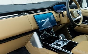 Land Rover Range Rover P440e AUTOBIOGRAPHY LWB 23