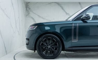 Land Rover Range Rover P440e AUTOBIOGRAPHY LWB 38