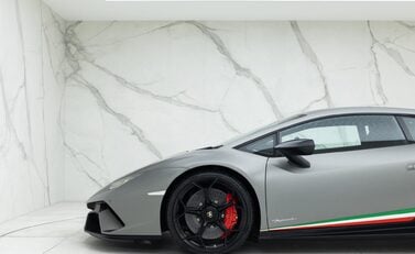 Lamborghini Huracan LP 640-4 PERFORMANTE 22