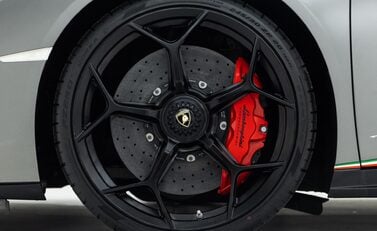Lamborghini Huracan LP 640-4 PERFORMANTE 16
