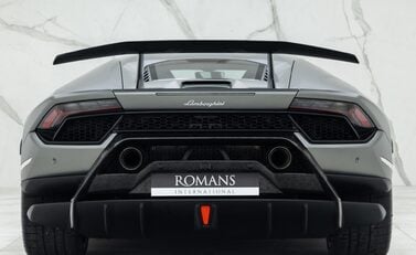 Lamborghini Huracan LP 640-4 PERFORMANTE 5