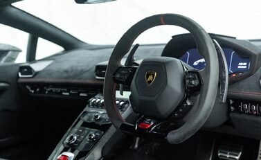 Lamborghini Huracan LP 640-4 PERFORMANTE 8