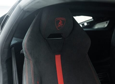 Lamborghini Huracan LP 640-4 PERFORMANTE 10