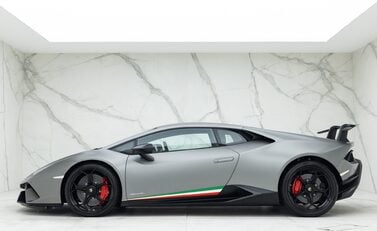 Lamborghini Huracan LP 640-4 PERFORMANTE 2