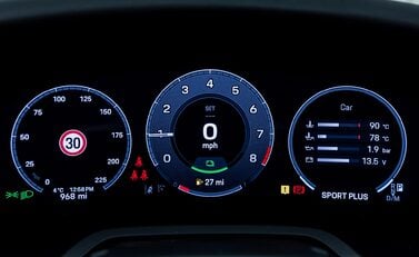 Porsche 911 Targa 4 GTS (992.2) 22