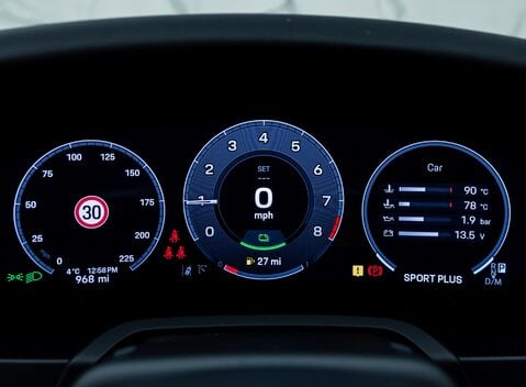 Porsche 911 Targa 4 GTS (992.2) 22