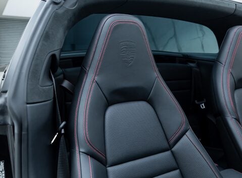 Porsche 911 Targa 4 GTS (992.2) 18