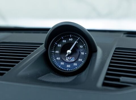 Porsche 911 Targa 4 GTS (992.2) 23