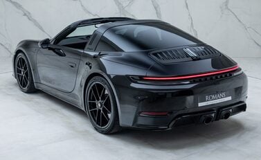 Porsche 911 Targa 4 GTS (992.2) 15