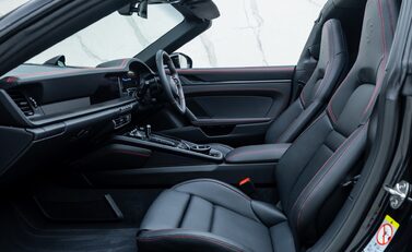Porsche 911 Targa 4 GTS (992.2) 20