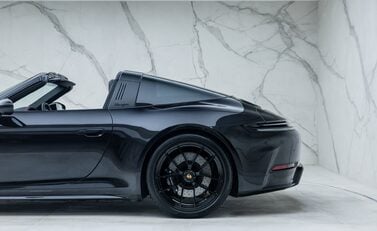 Porsche 911 Targa 4 GTS (992.2) 49