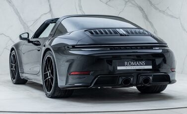 Porsche 911 Targa 4 GTS (992.2) 13