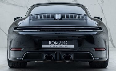 Porsche 911 Targa 4 GTS (992.2) 11