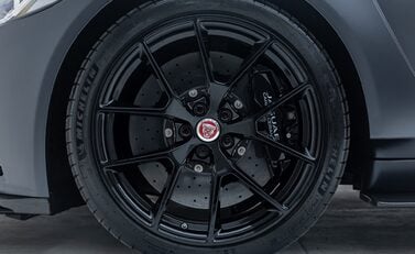 Jaguar XE SV PROJECT 8 34