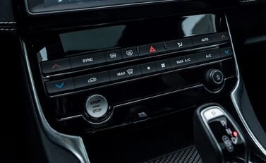 Jaguar XE SV PROJECT 8 26