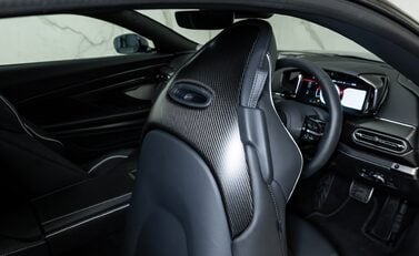 Aston Martin Vanquish V12 34