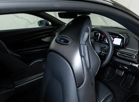 Aston Martin Vanquish V12 34