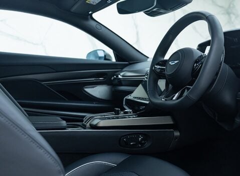 Aston Martin Vanquish V12 13