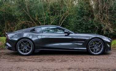 Aston Martin Vanquish V12 3