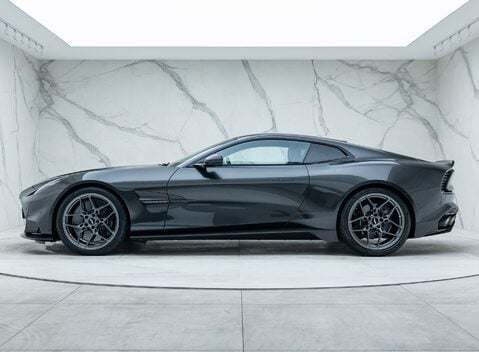 Aston Martin Vanquish V12 5