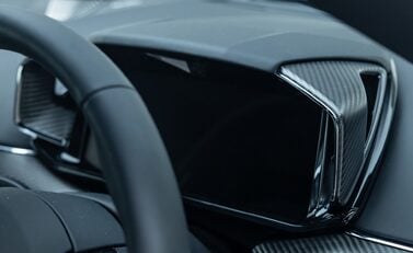 Aston Martin Vanquish V12 26