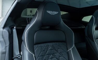 Aston Martin Vanquish V12 16