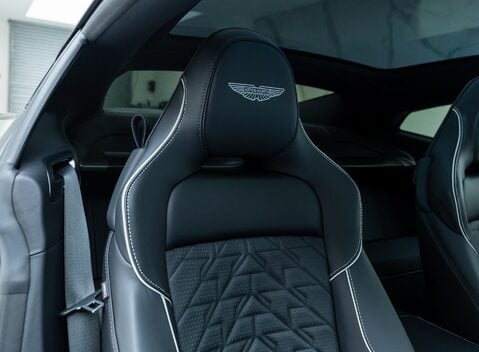 Aston Martin Vanquish V12 16