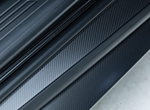 Aston Martin Vanquish V12 25