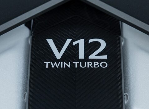 Aston Martin Vanquish V12 57