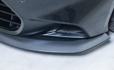 Aston Martin Vanquish V12 40