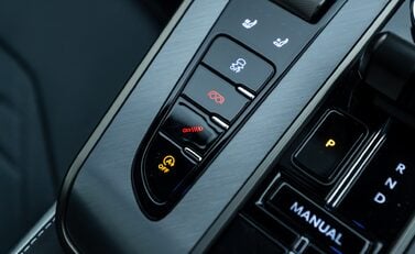 Aston Martin Vanquish V12 22