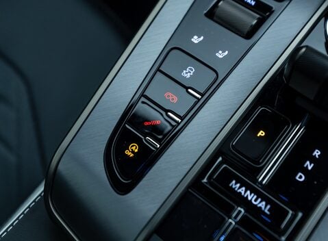 Aston Martin Vanquish V12 22