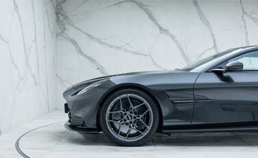 Aston Martin Vanquish V12 51