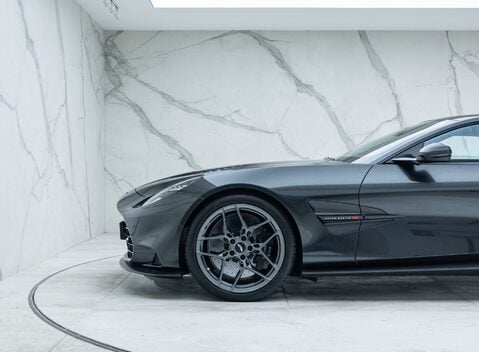 Aston Martin Vanquish V12 51