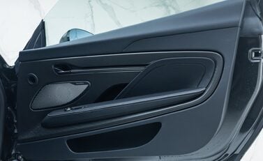 Aston Martin Vanquish V12 35