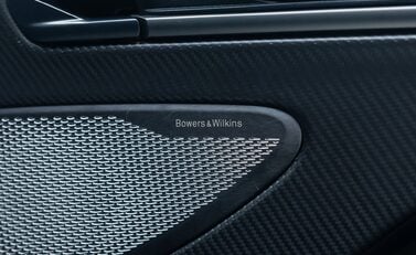 Aston Martin Vanquish V12 36