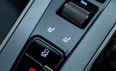 Aston Martin Vanquish V12 23