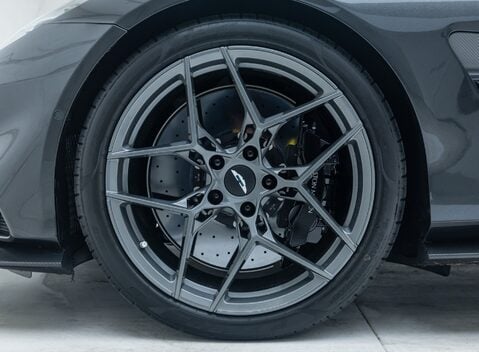 Aston Martin Vanquish V12 37