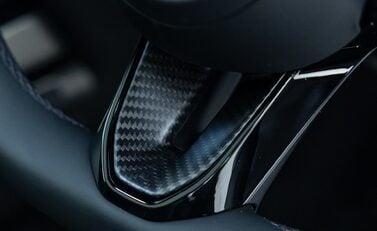 Aston Martin Vanquish V12 28