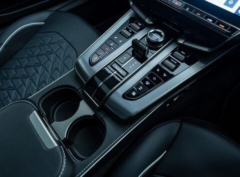 Aston Martin Vanquish V12 21