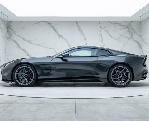 Aston Martin Vanquish V12