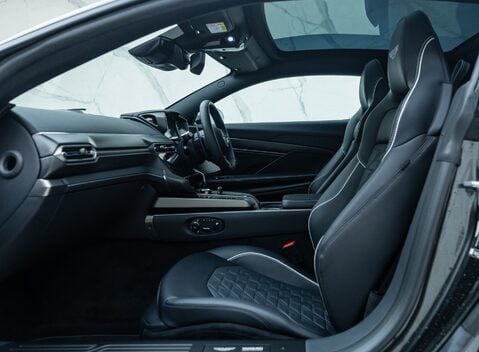 Aston Martin Vanquish V12 17