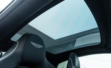 Aston Martin Vanquish V12 30