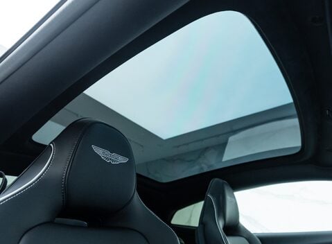 Aston Martin Vanquish V12 30