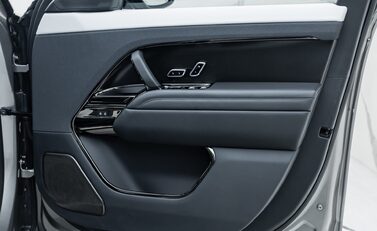 Land Rover Range Rover Sport P635 SV EDITION ONE 24